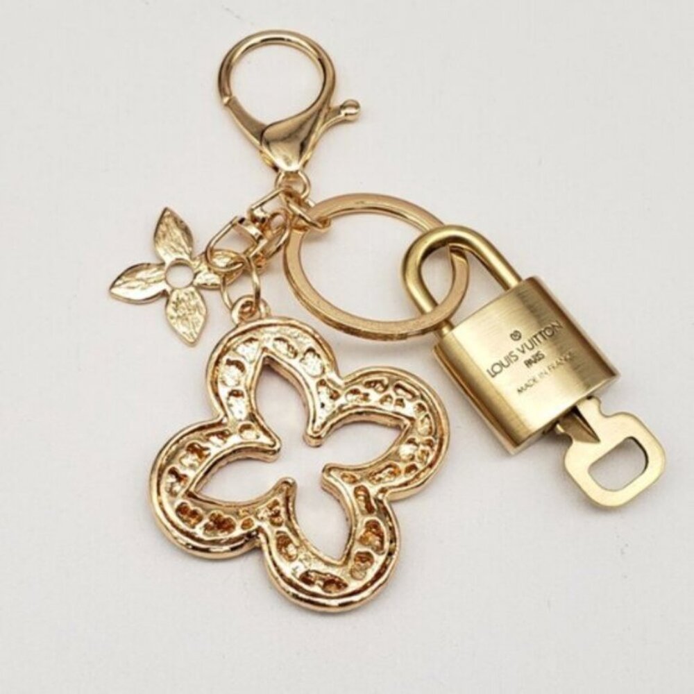 LV Gold Padlock & Key 🔒 Authentic Louis Vuitton Bag Unbranded Clover Charm - Picture 3 of 7